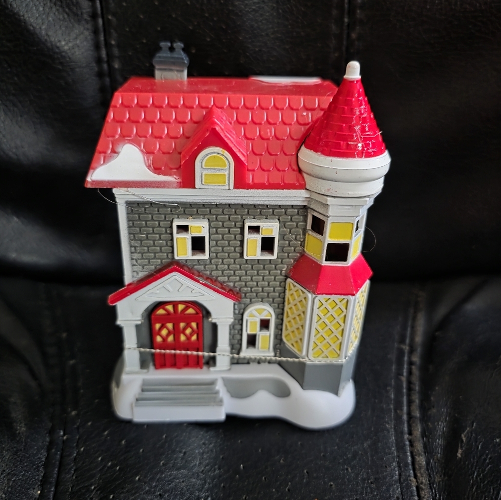 GRAY BRICK 3 STORY HOUSE Cobblestone Corners miniatures Christmas